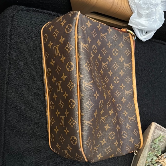 π― Authentic Louis Vuitton Delightful & Pivione Monogram Shoulder Bag - Picture 16 of 17